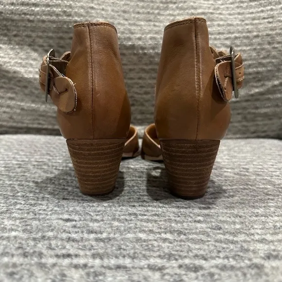 Corso Como camel leather sandals