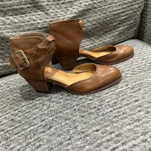 Corso Como camel leather sandals