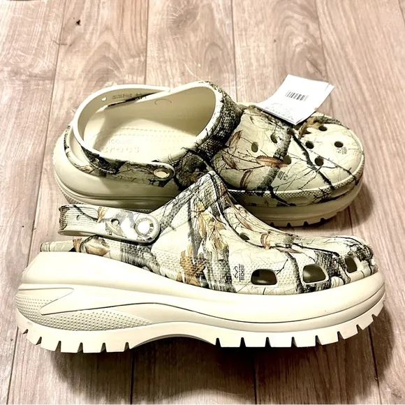 Crocs Mega Crush Realtree Edge Bone Camo Clog Slides Sandals