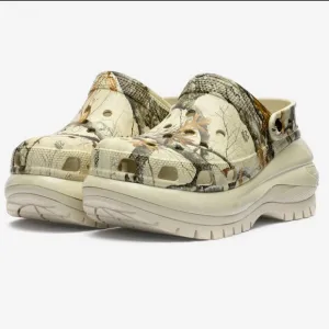 Crocs Mega Crush Realtree Edge Bone Camo Clog Slides Sandals
