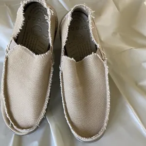 Crocs Men's Santa Cruz Loafer Slip‎ On 10128-261 Shoes Canvas Sand Size 10 New