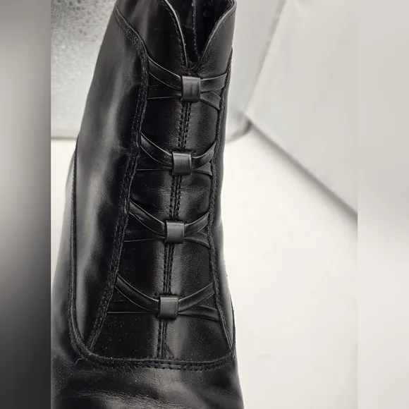 Croft &amp; Barrow Knotted Side Zipped Boots