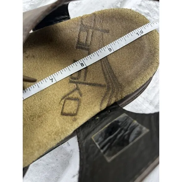 Dansko Men’s Size  9.5/10- 43 EU Brown Leather Fisherman Sandals