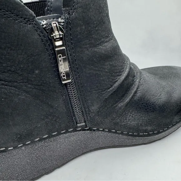 Dansko Women's Caley Milled Black Nubuck Chelsea Wedge Boots Size 8.5-9 EUR 39