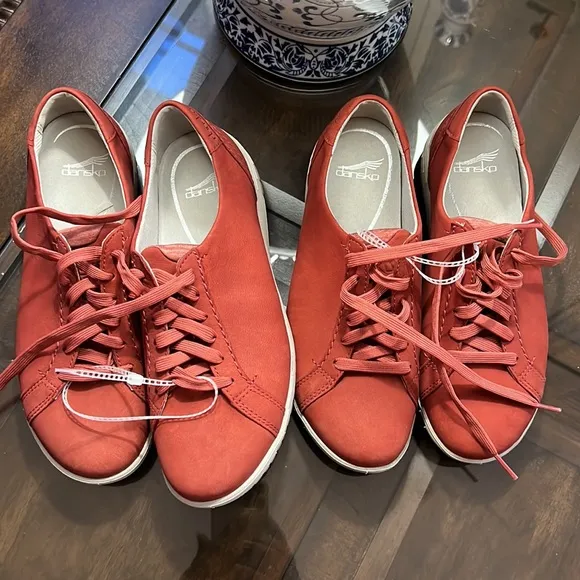 Dansko Women's Leela Lace Up Sneakers - Casual Flat Fashion Sneaker
