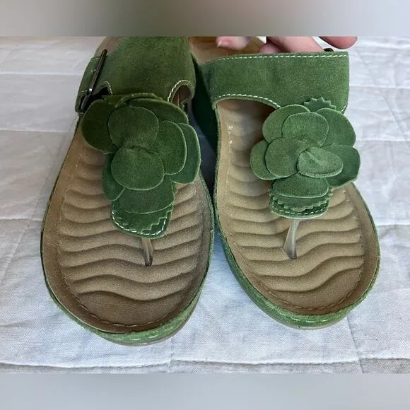 David Tate Green Suede Floral Applique Chunky Wedge Heel Sandals y2k Fairy - 9M