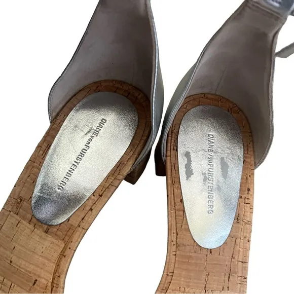 Diane Von Furstenberg FLORENCE METALLIC NAPPA LEATHER SANDALS IN SILVER Size 11