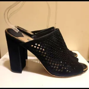 Diane Von Furstenberg DVF Taviano Black Laser Cut Suede Sandals Sz 8.5 ret.$175
