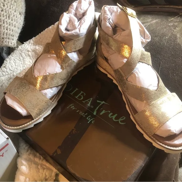 Diba True Qu Aint Gold Metallic Leather Sandals Size 13 Women NEW