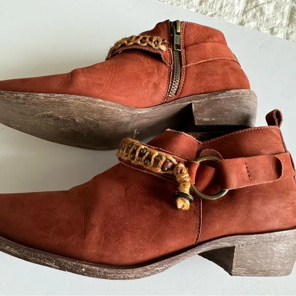 Diego di Luca Rust Colored Ankle Boots, 7, Rope Detail at Ankle, Like New