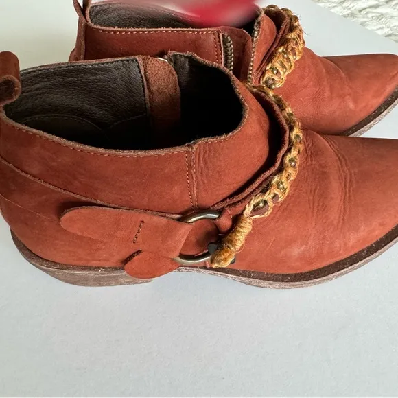 Diego di Luca Rust Colored Ankle Boots, 7, Rope Detail at Ankle, Like New