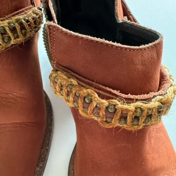 Diego di Luca Rust Colored Ankle Boots, 7, Rope Detail at Ankle, Like New