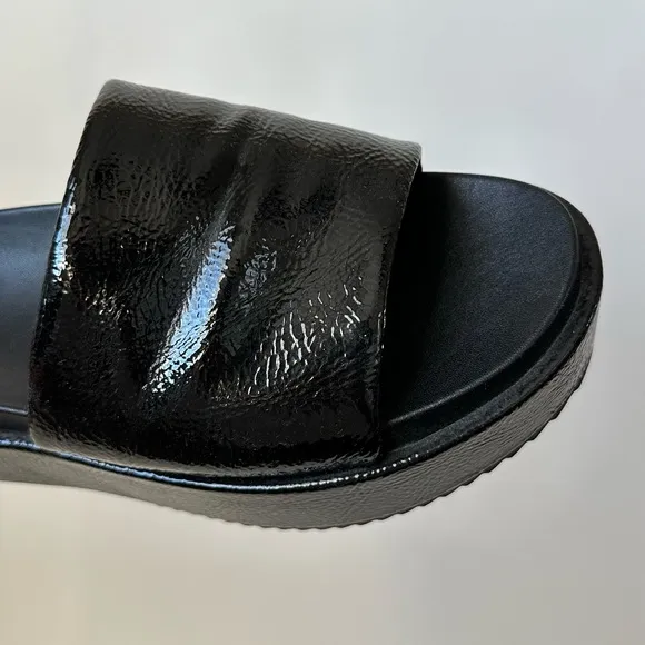 DKNY Black Patent Vegan Leather Platform Slide Sandals Style 'Ci' Size- 8.5