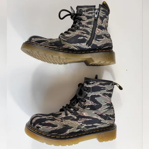 Doc Martens AirWair children Size 2 bounce Combat Boots Side Zip 1460J camo