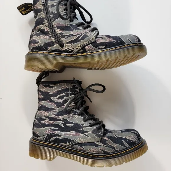 Doc Martens AirWair children Size 2 bounce Combat Boots Side Zip 1460J camo