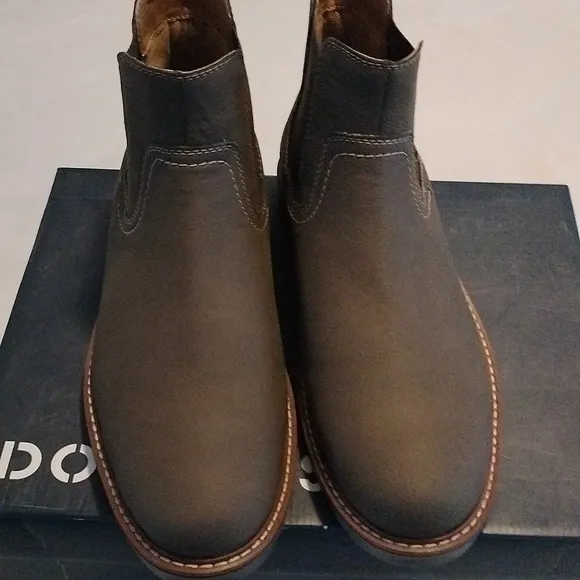 Dockers Men's Ransom Chelsea Boots  size 10.5M