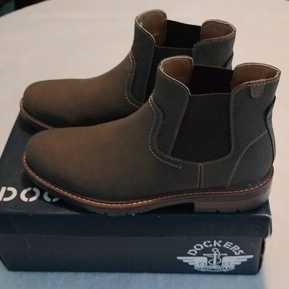Dockers Men's Ransom Chelsea Boots  size 10.5M