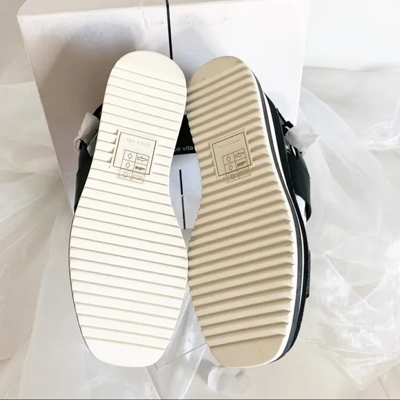 Dolce Vita Idrah Black Embossed Leather Sandals!