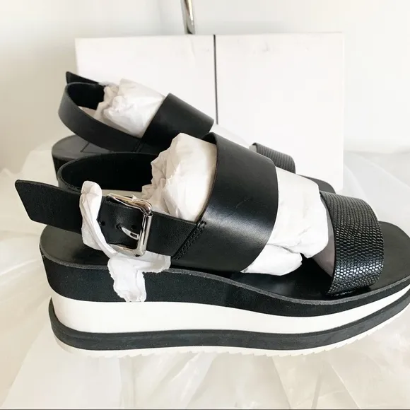Dolce Vita Idrah Black Embossed Leather Sandals!