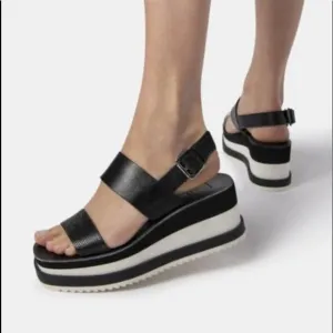Dolce Vita Idrah Black Embossed Leather Sandals!