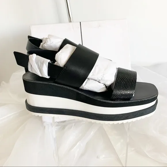 Dolce Vita Idrah Black Embossed Leather Sandals!