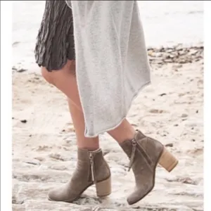 Dolce vita Lanie double zip boots size 7,5