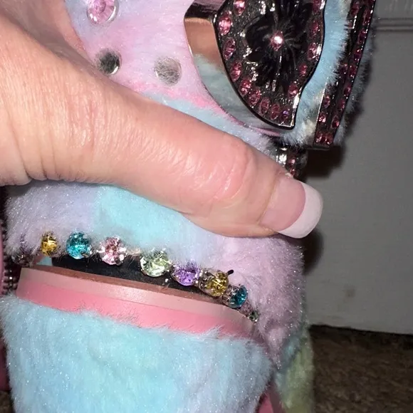 Dolls Kill Club Exx ‘SHARP SHERIFF SHINE’ Rainbow Candy Fur Boots NWOB 10