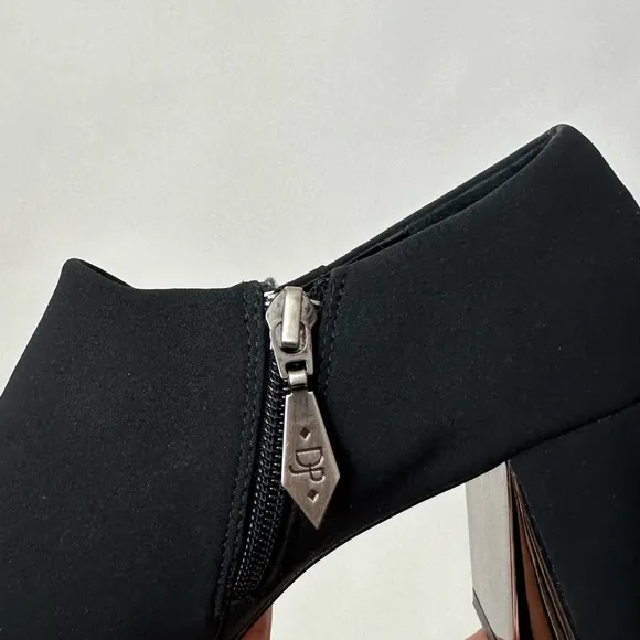 DONALD J. PLINER Classic Boots Chelsea Boots Square Toes Side Zipper Size- 9