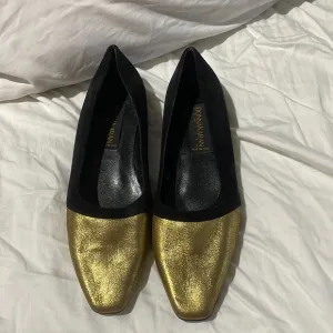 Donna Karen 8.5 black suede gold brushed leather nwt leather sole/lining flat