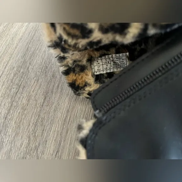 Dr. Doc Martens 2976 Leopard Faux Fur Chelsea Boots Size 6