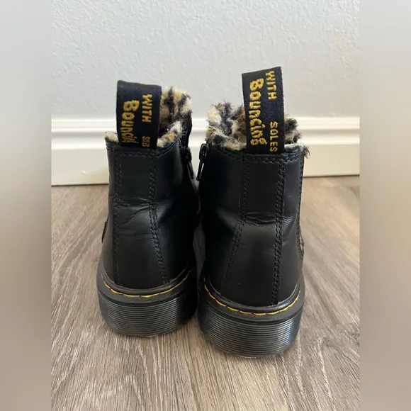 Dr. Doc Martens 2976 Leopard Faux Fur Chelsea Boots Size 6