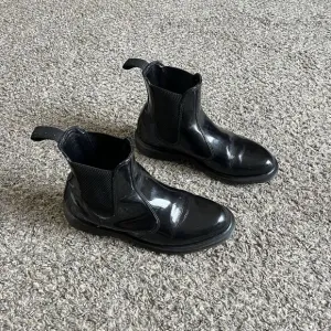 Dr. Doc Martens Faun Womens Black Patent Leather Chelsea Boots Size US 7