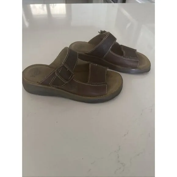 Dr. Doc Martens Vtg Y2K Girls 4 US Women 6 Chunky Platform Leather Buckle Sandal