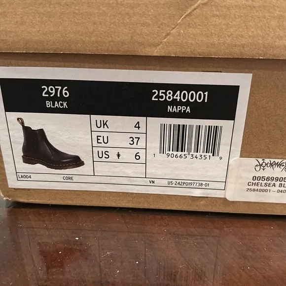 Dr. Martens 2976 Black Leather Chelsea Boots size 6