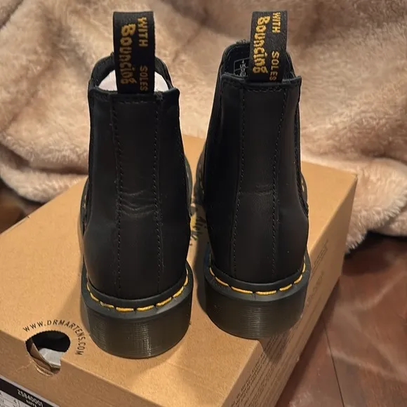 Dr. Martens 2976 Black Leather Chelsea Boots size 6