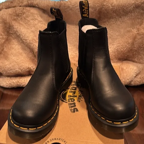 Dr. Martens 2976 Black Leather Chelsea Boots size 6