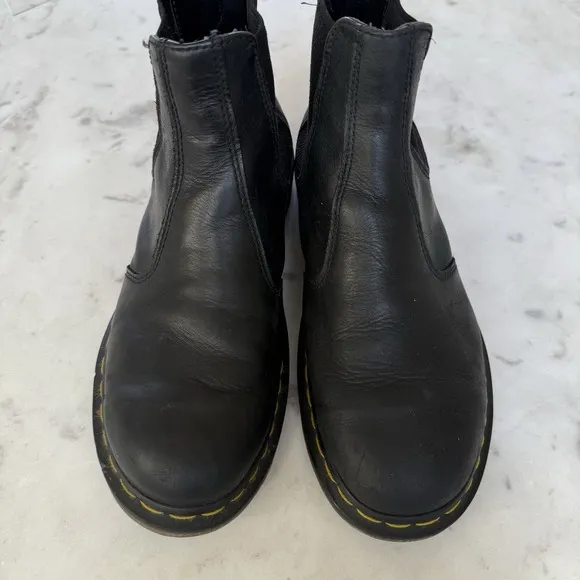 Dr. Martens 2976 Black Smooth Leather Chelsea Boots Eu 41 Men's 8 Women's 9