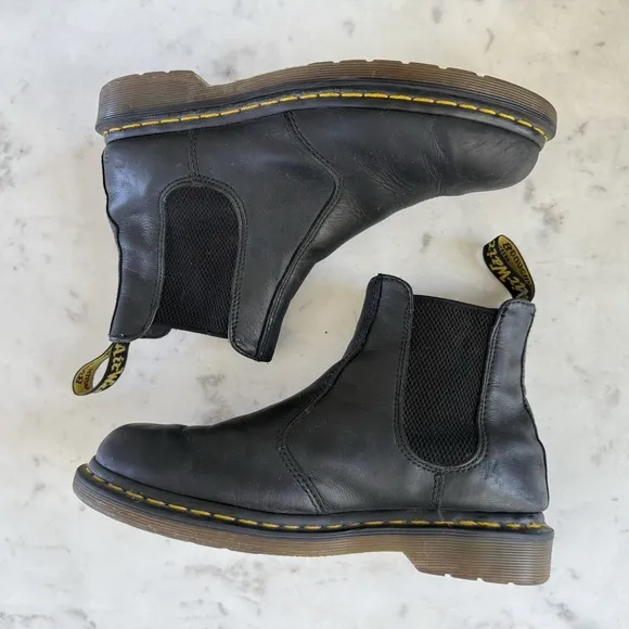 Dr. Martens 2976 Black Smooth Leather Chelsea Boots Eu 41 Men's 8 Women's 9