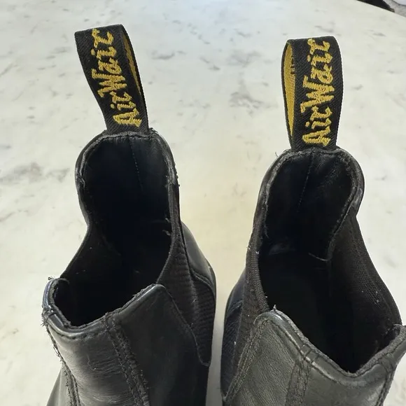 Dr. Martens 2976 Black Smooth Leather Chelsea Boots Eu 41 Men's 8 Women's 9