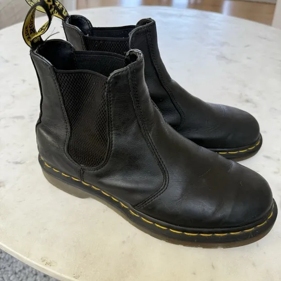 Dr. Martens 2976 Black Smooth Leather Chelsea Boots Eu 41 Men's 8 Women's 9