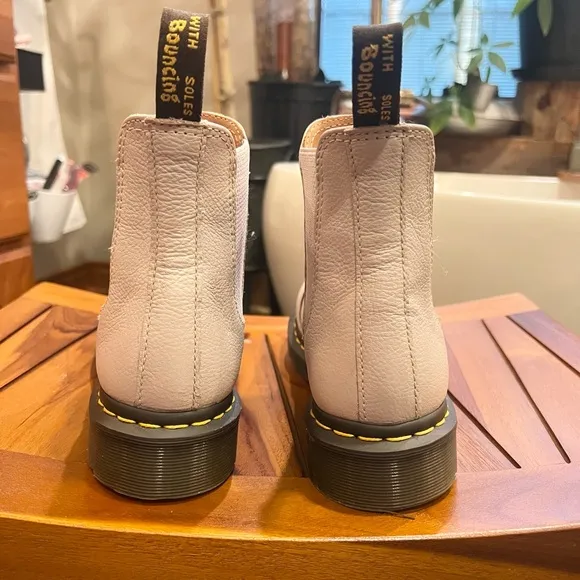 Dr. Marten’s 2976 Chelsea Boots in Vintage Taupe