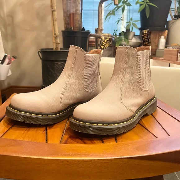 Dr. Marten’s 2976 Chelsea Boots in Vintage Taupe
