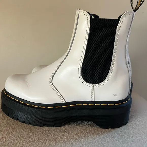 Dr Martens 2976 Quad White Leather Platform Chelsea Ankle Boots Women’s Size 6