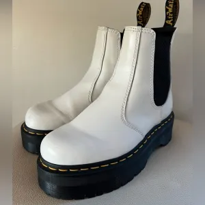 Dr Martens 2976 Quad White Leather Platform Chelsea Ankle Boots Women’s Size 6
