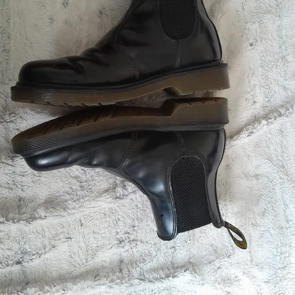 Dr. Martens 2976 Smooth Leather Platform Chelsea Boots Size 4