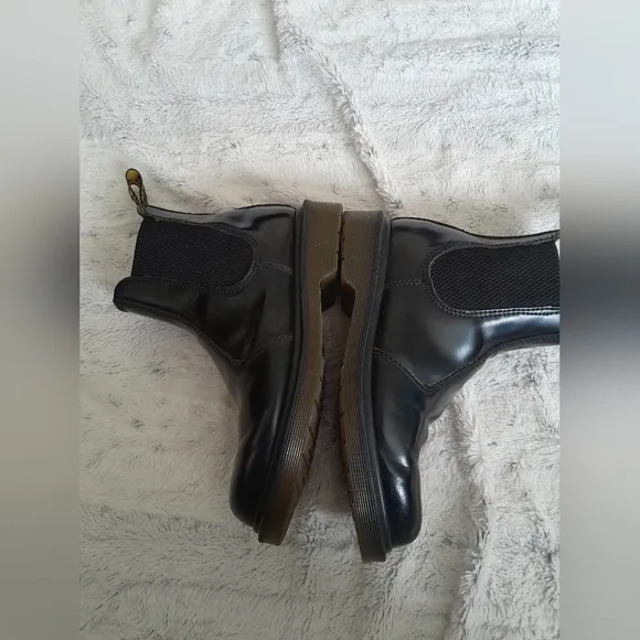 Dr. Martens 2976 Smooth Leather Platform Chelsea Boots Size 4