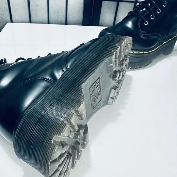 Dr. Martens Classic Black Jadon Platform 8-eye Side Zip Platform Boots