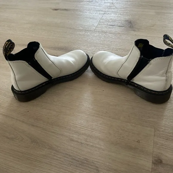 Dr Martens Girls US size 2 Chelsea Boots