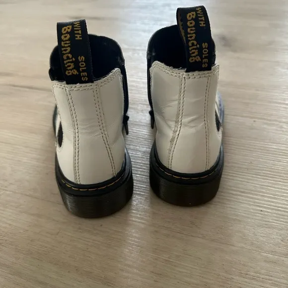 Dr Martens Girls US size 2 Chelsea Boots