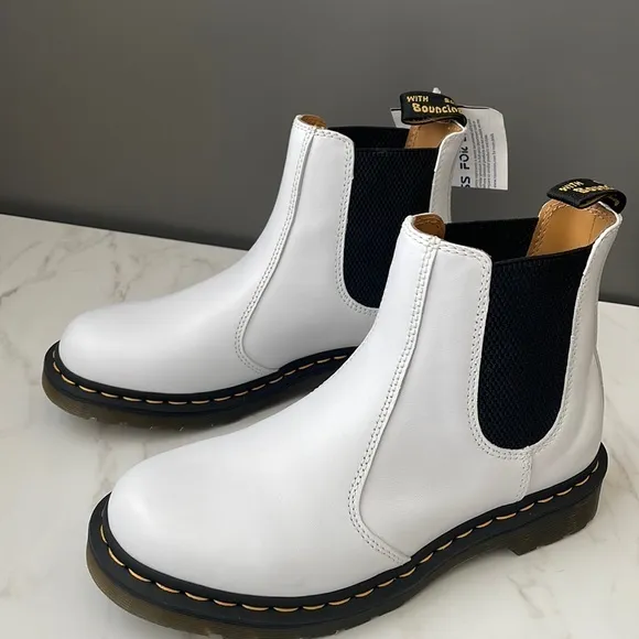 Dr. Martens shoes  White Yellow Stitch Smooth Leather Chelsea Boots New size 9